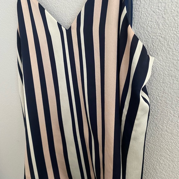 Express downtown cami v-neck top L - Picture 8 of 10